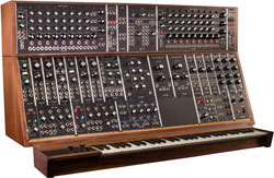 Un sintetizzatore modulare Moog